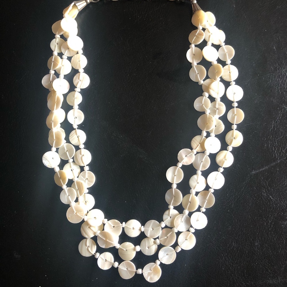 Round shell necklace